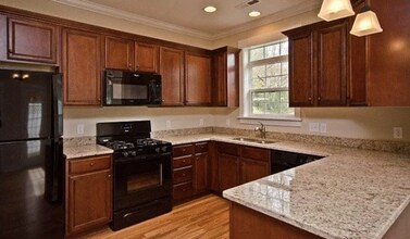 7 White Pine Dr in Black Mountain, NC - Building Photo - Building Photo