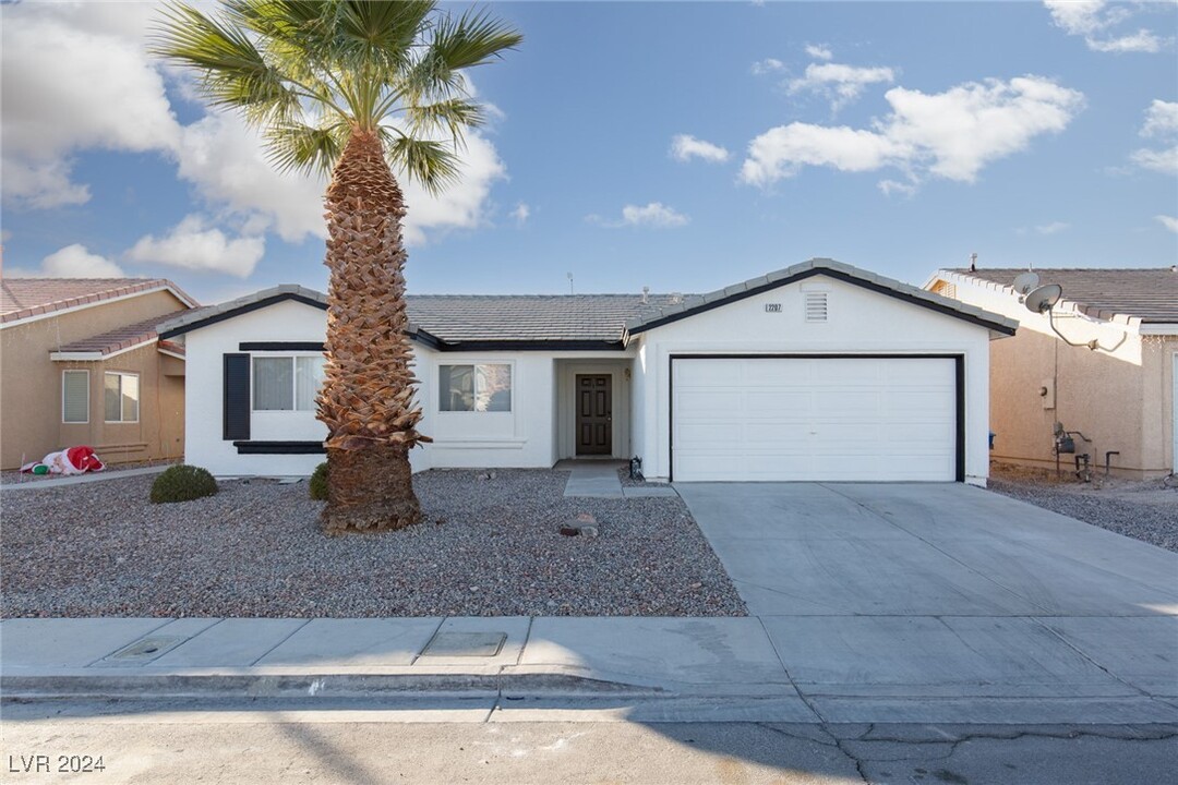 2207 Fountain Valley Way in North Las Vegas, NV - Building Photo