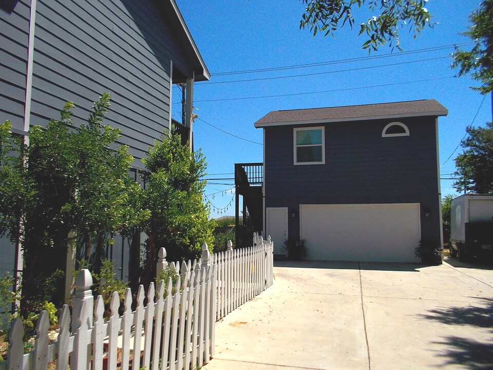 210-A S. Brushy Street in Leander, TX - Building Photo