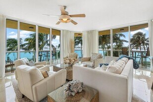 2650 Lake Shore Dr, Unit 206 in Riviera Beach, FL - Building Photo
