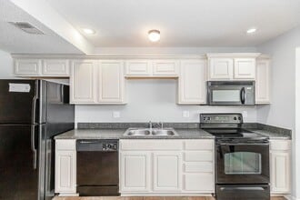 4367 NE 83rd Terrace in Kansas City, MO - Foto de edificio - Building Photo