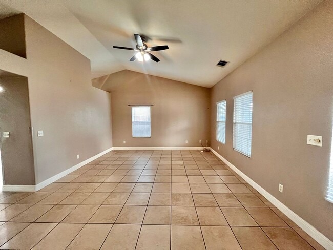 1498 Quail St in Los Banos, CA - Building Photo - Building Photo