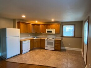 52 Summer St, Unit 52-A in Quincy, MA - Building Photo - Building Photo