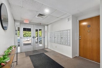Austin Manor in Delaware, OH - Building Photo - Building Photo
