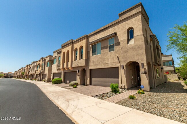property at 7508 E Via De Luna Dr