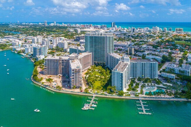 1500 Bay Rd, Unit 1040S in Miami Beach, FL - Building Photo - Building Photo