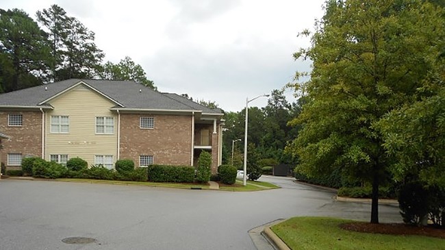 2620 Lockwood Rd in Fayetteville, NC - Foto de edificio - Building Photo