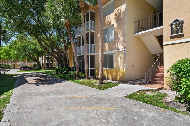 4025 W McNab Rd in Pompano Beach, FL - Building Photo - Building Photo