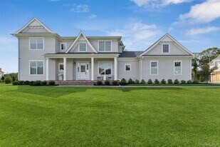 7 Margareta Ct in Westhampton Beach, NY - Building Photo