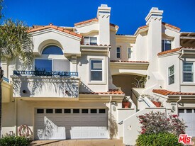 6463 Zuma View Pl in Malibu, CA - Building Photo