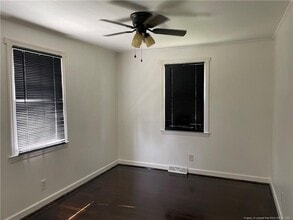 521 E 5th Ave in Raeford, NC - Building Photo - Building Photo