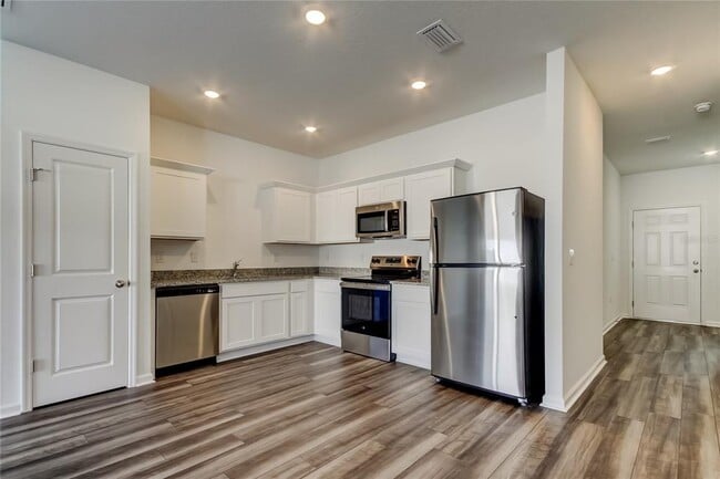 11925 Sylvia St in Dade City, FL - Building Photo - Building Photo