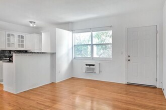 101 Collins Ave in Miami Beach, FL - Building Photo - Building Photo