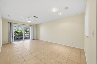 1023 Pine Isle Ln in Naples, FL - Building Photo - Building Photo