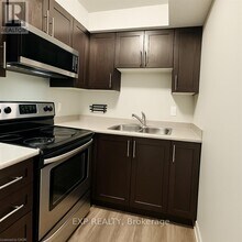 185 Windale Crescent in Kitchener, ON - Building Photo - Building Photo