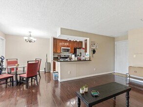 2550 N Alafaya Trail in Orlando, FL - Building Photo - Building Photo
