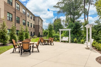 Keystone at Horse Pen Creek in Greensboro, NC - Foto de edificio - Building Photo