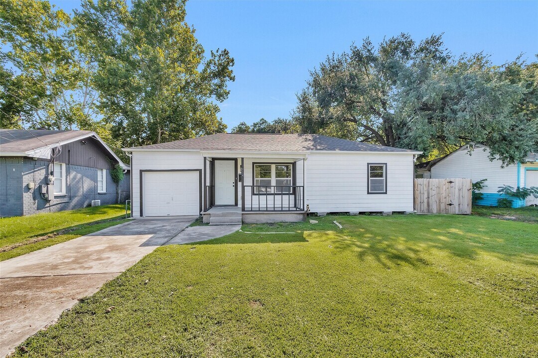 4114 Hoffman St in Houston, TX - Building Photo