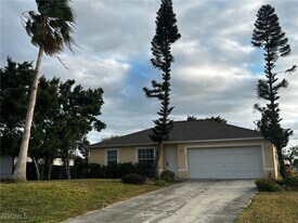 1926 NE 15th Ln in Cape Coral, FL - Building Photo