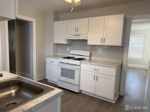 332 N 4th Ave in Highland Park, NJ - Building Photo - Building Photo