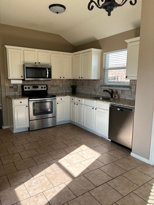 1806 Rybovich Ln in Mansfield, TX - Building Photo - Building Photo