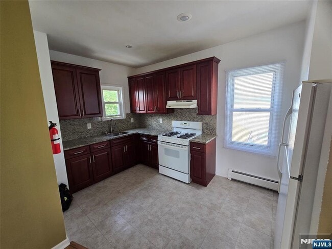 740 Riverside Ave in Lyndhurst, NJ - Building Photo - Building Photo