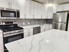 30 Woodland Dr, Unit 1st fl in Greenwich, CT - Building Photo - Building Photo