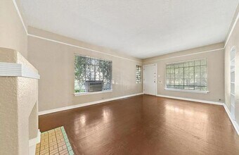 268 E Lullwood Ave in San Antonio, TX - Building Photo - Building Photo