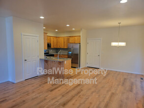 170 NW 30th St in Redmond, OR - Building Photo - Building Photo