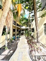 7845 NE Bayshore Ct, Unit 9