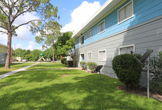 Redwood Garden Apartments in Houston, TX - Building Photo - Building Photo