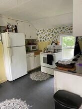 6 Narragansett St, Unit 2 in Gorham, ME - Foto de edificio - Building Photo