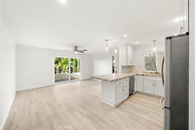 352 Y Pl, Unit B in Laguna Beach, CA - Foto de edificio - Building Photo