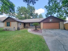 10282 Valley Dr S in Willis, TX - Building Photo