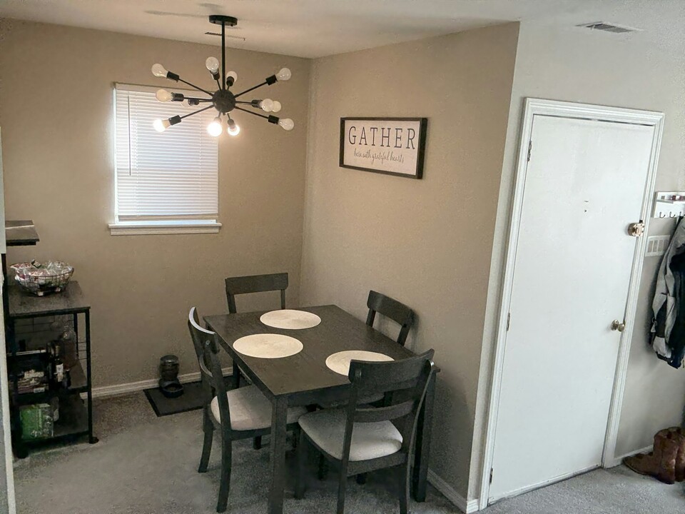 9481 Woodbridge Rd in Philadelphia, PA - Building Photo