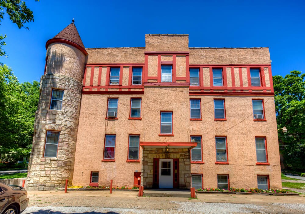 Castle in Des Moines, IA - Building Photo