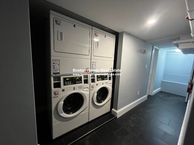 464 Beacon St, Unit 3R in Boston, MA - Foto de edificio - Building Photo