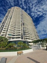 1000 W Island Blvd, Unit 2410 in Aventura, FL - Building Photo