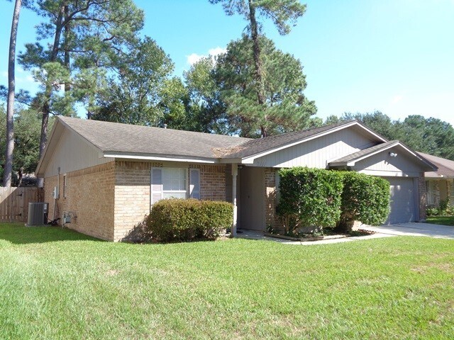 2111 Pincher Creek Dr in Spring, TX - Building Photo