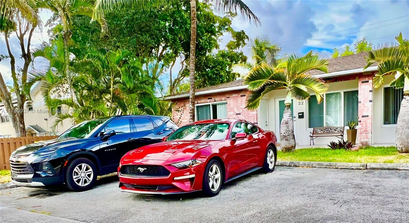 22 SE 13th Terrace in Dania Beach, FL - Building Photo