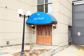 Lion Place Condos in Omaha, NE - Building Photo - Building Photo