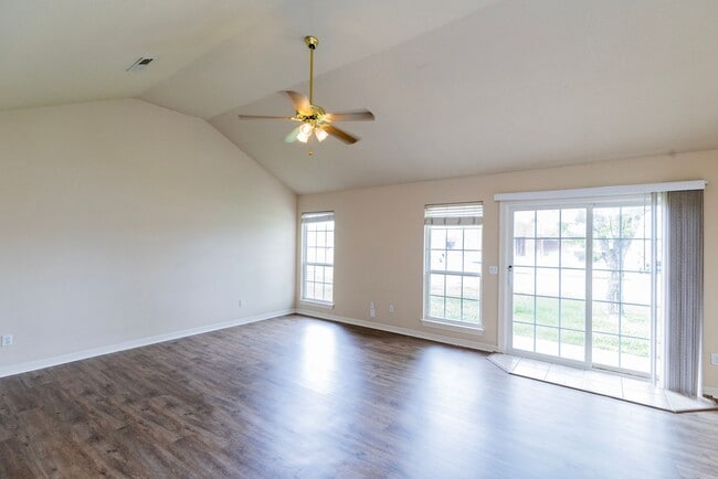 255 Ravenwood Rd in Siloam Springs, AR - Building Photo - Building Photo