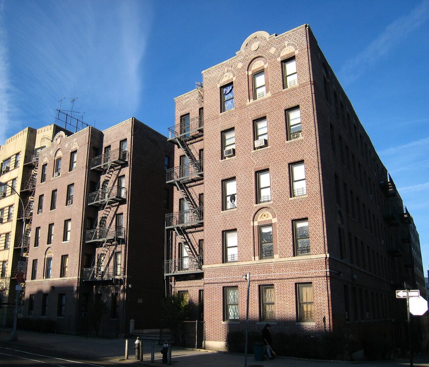 1299 Grand Concourse in Bronx, NY - Foto de edificio