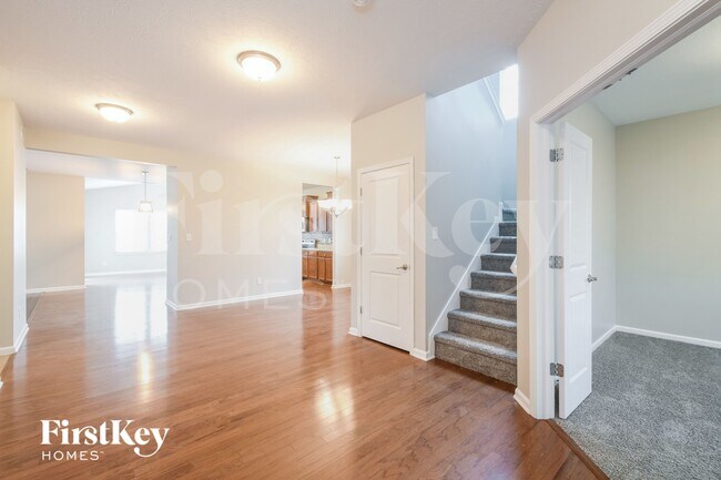 5874 Crowley Pkwy in Whitestown, IN - Foto de edificio - Building Photo