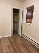 81 Erial Rd, Unit 81B Apartamentos