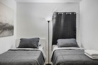 5310 SW 138th Pl in Miami, FL - Building Photo - Building Photo