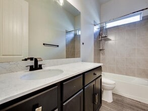 204 Pulitzer Dr in Hutto, TX - Building Photo - Building Photo