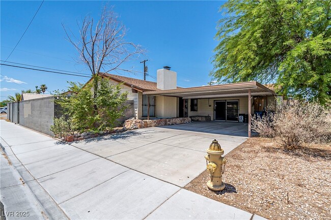 property at 4401 St Andrews Cir