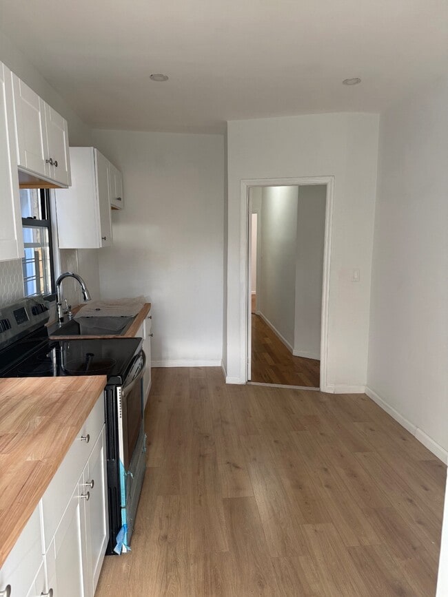 property at 18xx Bronxdale Ave