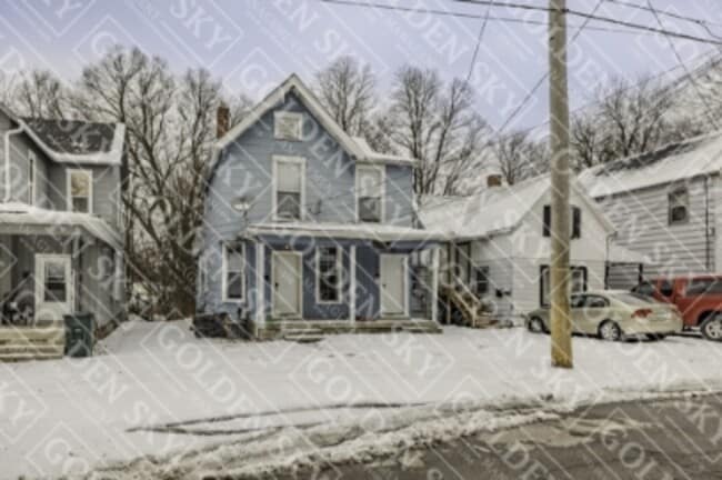 property at 826 W Main St